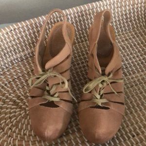 ANTHROPOLOGIE Closed toe sling back shoes